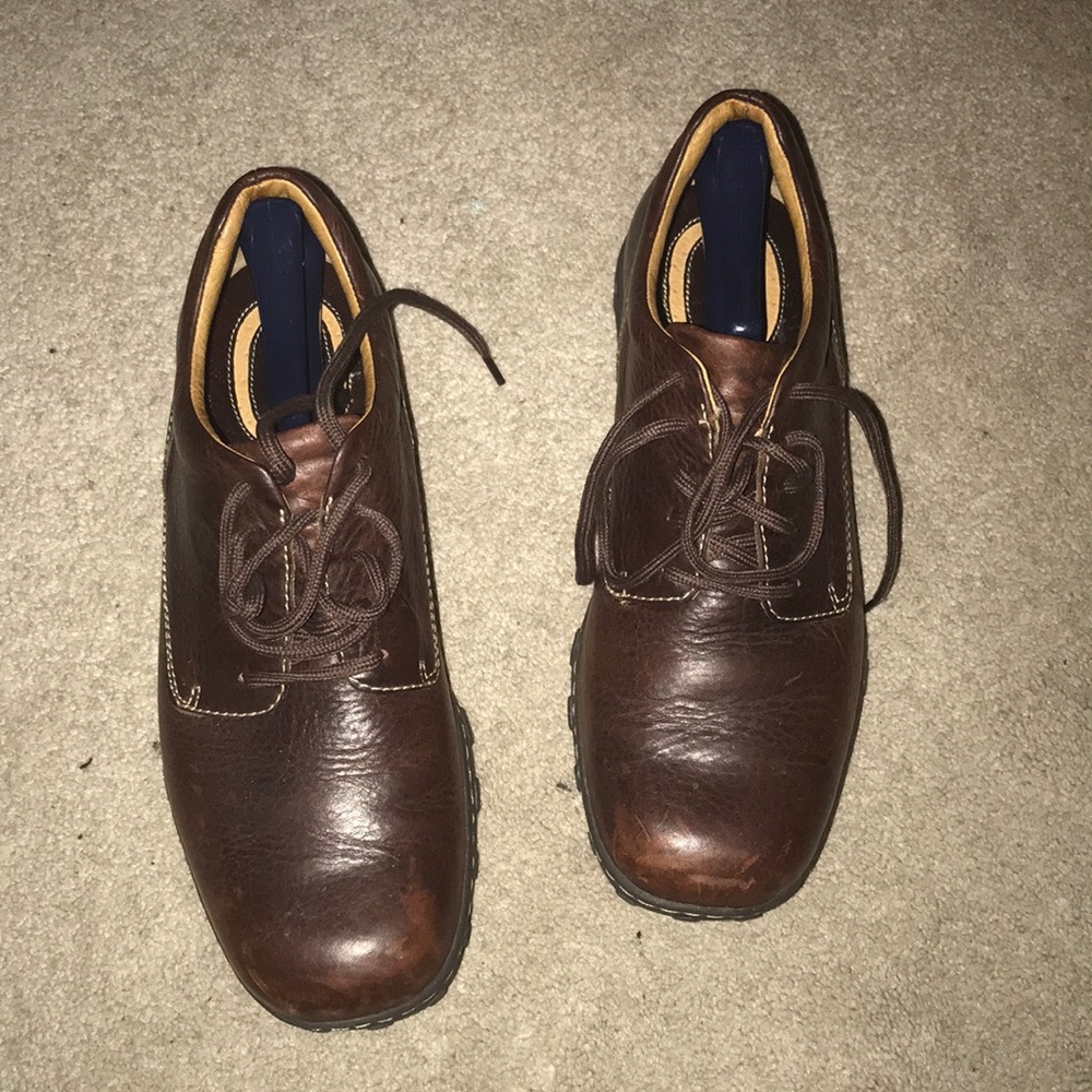 Brown men’s Born lace up shoes.